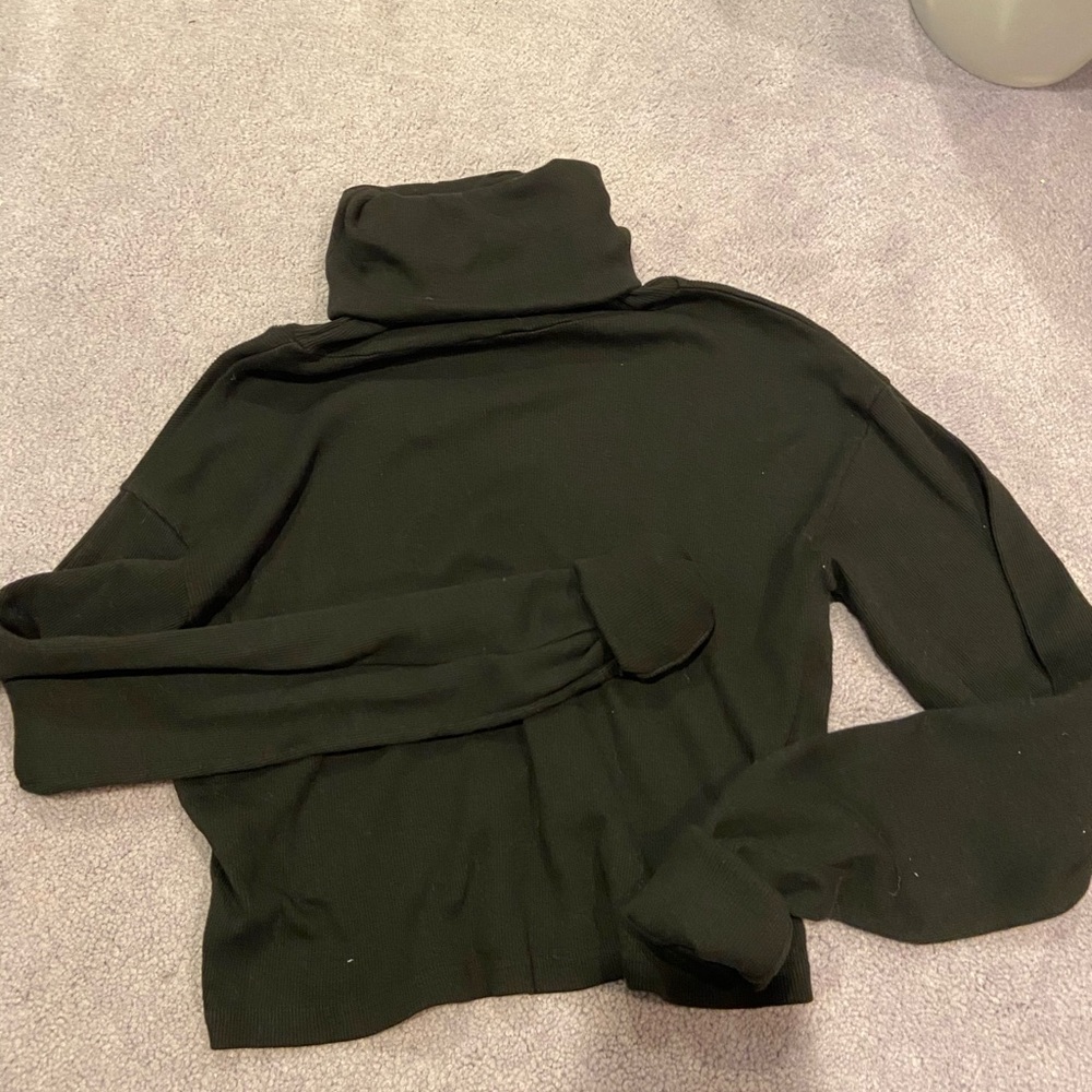 brandy melville black cropped turtleneck